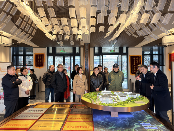 安徽省健康文化旅游產(chǎn)業(yè)促進會領(lǐng)導(dǎo)一行赴濱湖雅園調(diào)研考察
